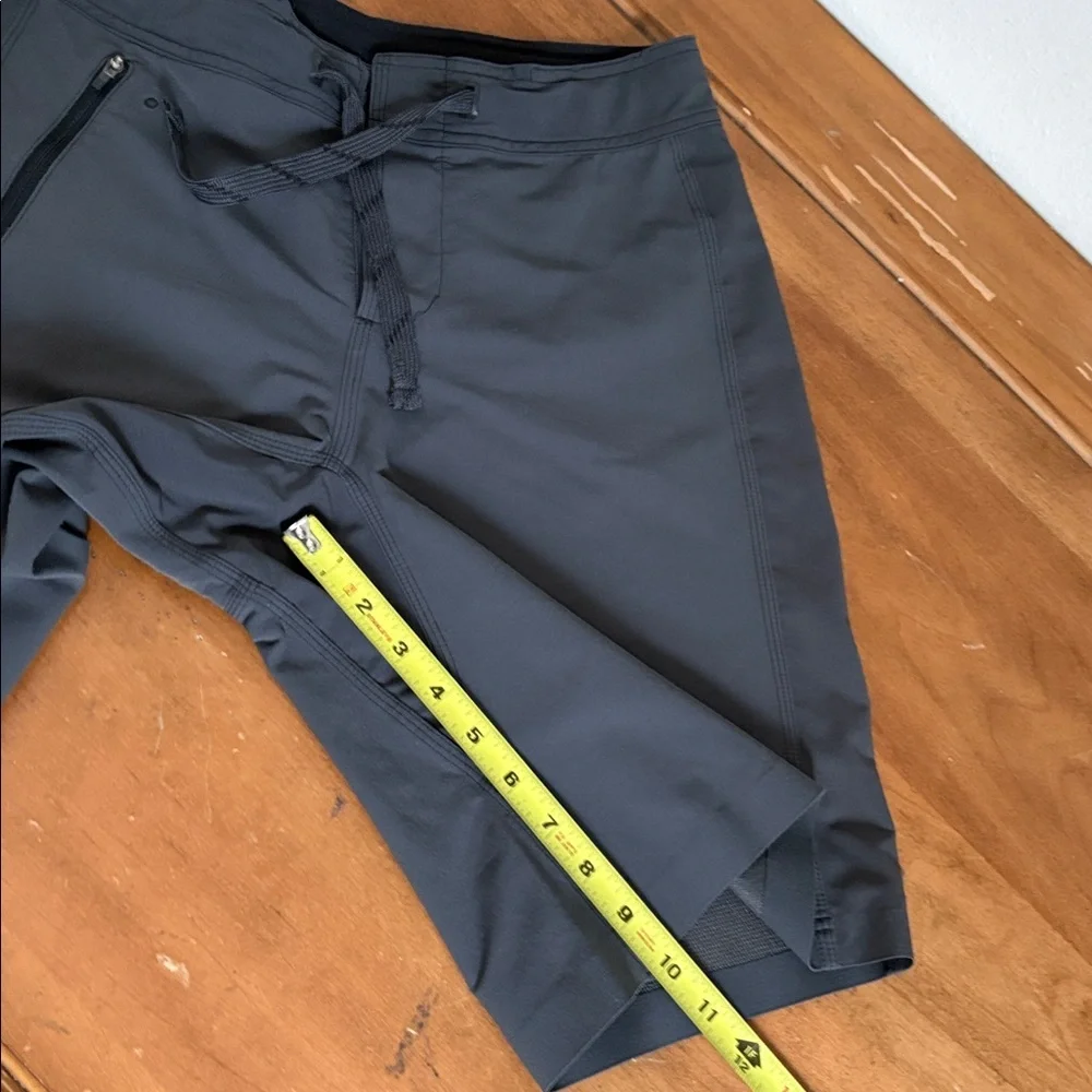 The North Face Men's Dark Gray Athletic Drawstring Shorts Size 30